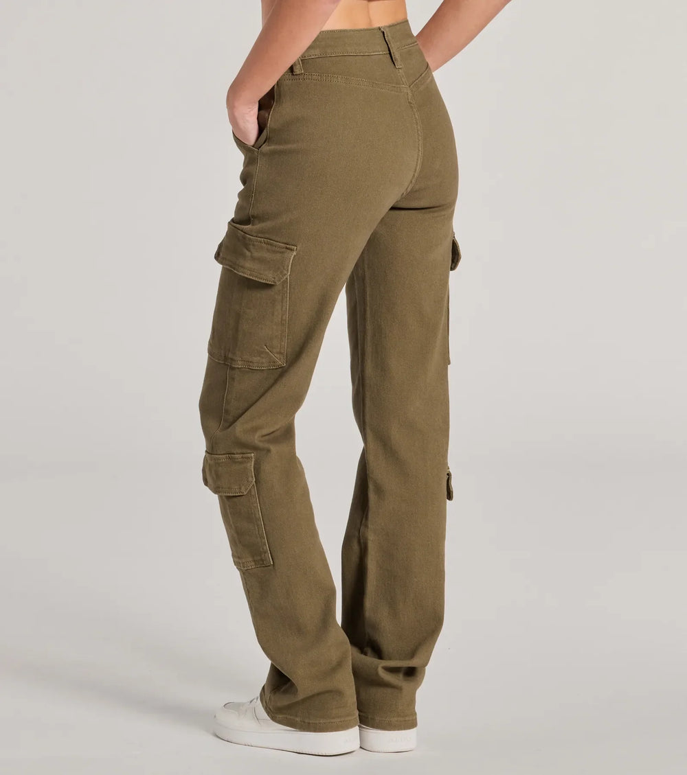 Casual meets stylish high-waisted cargo pants with straight legs