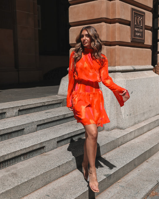 Dames | Daenerys Jurk | Oranje Print | Hoge Halslijn | Trompetmouwen | Mini Lengte