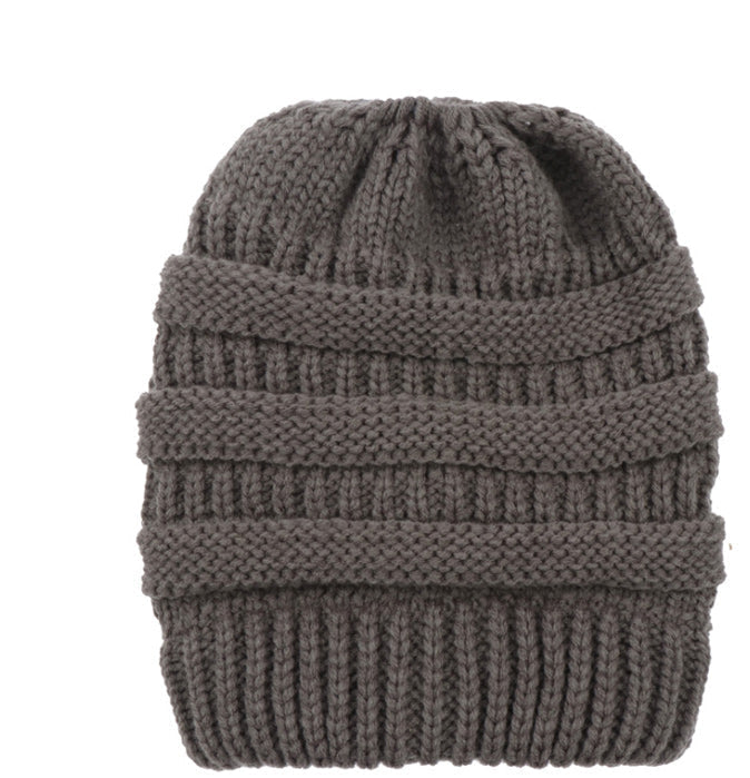 Knitted Hat with Ponytail Opening | Ideal for the Cold Season