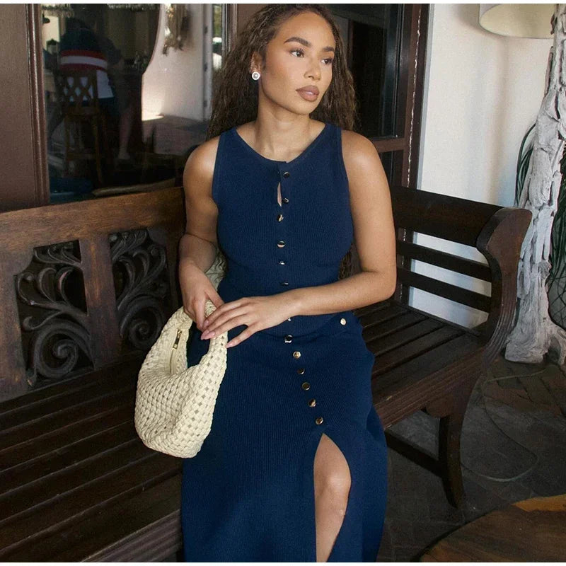 Sleeveless midi knitted dress with buttons