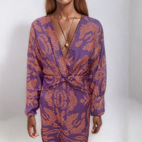 Dames midi jurk met een wikkeldecolleté en een bloemenpatroon