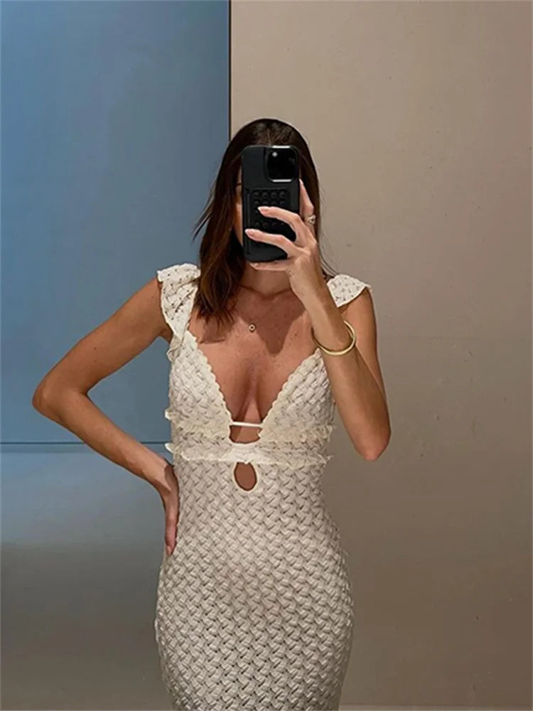 Sensuele maxi-jurk met diepe decolleté en luchtig patroon