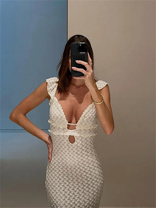 Sensuele maxi-jurk met diepe decolleté en luchtig patroon