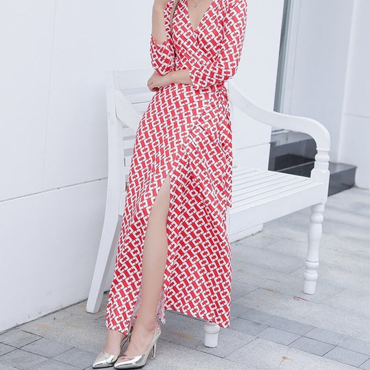 Grafische jurk met een omslagdecolleté