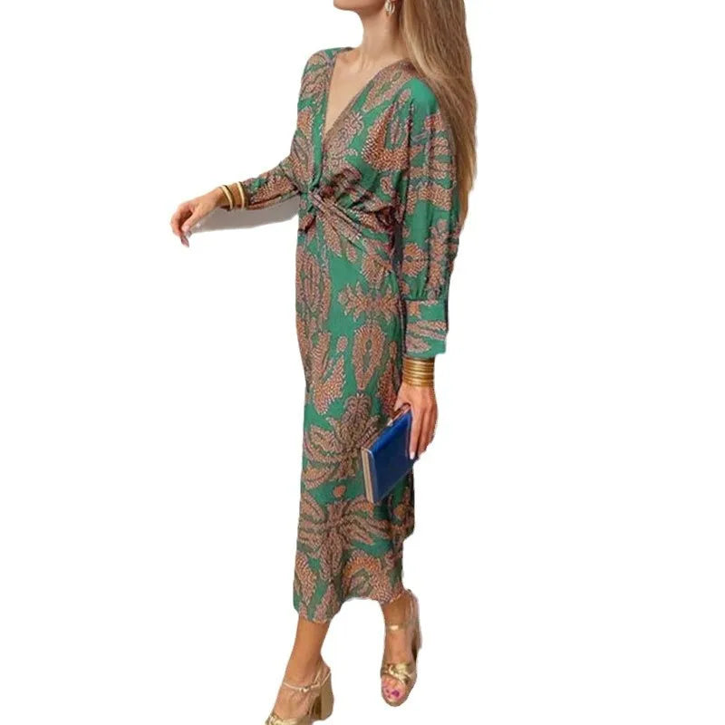 Dames midi jurk met een wikkeldecolleté en een bloemenpatroon