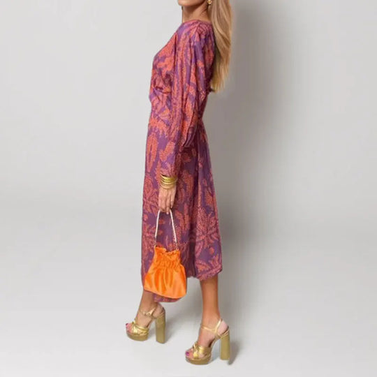 Dames midi jurk met een wikkeldecolleté en een bloemenpatroon