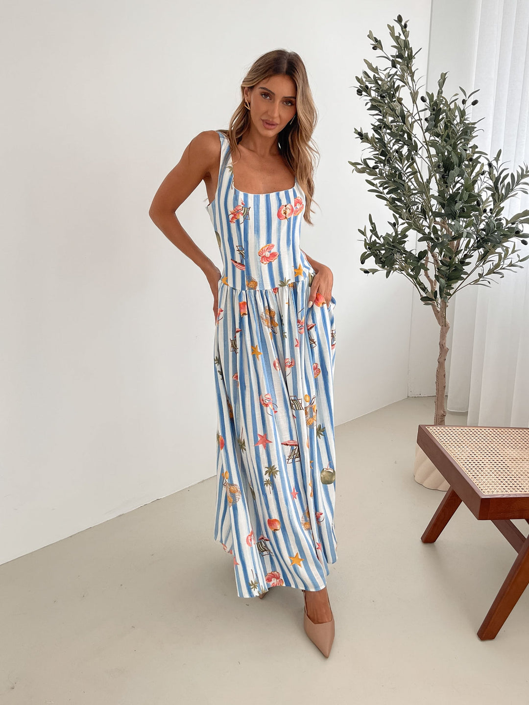 Dames | Uhura Jurk | Mouwloos | Vierkante Halslijn | Vloeiende Rok | Maxi Lengte