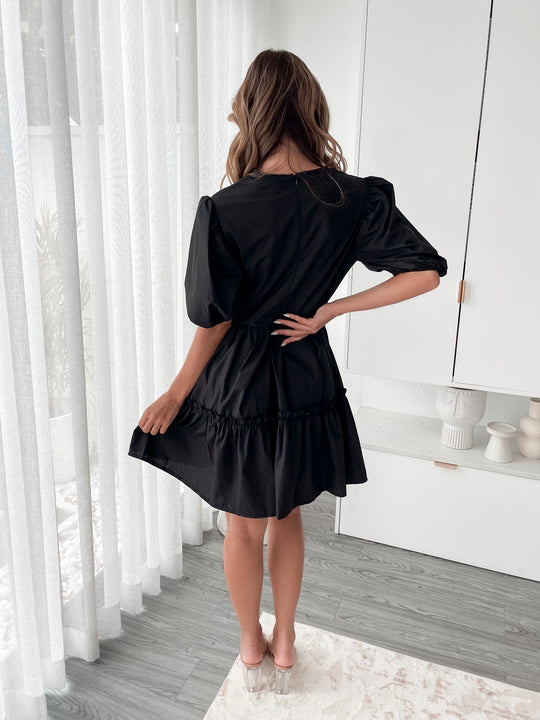 Dames | Zayenna Jurk | Zwart | V-Hals | Korte Ballonmouwen | Mini Lengte