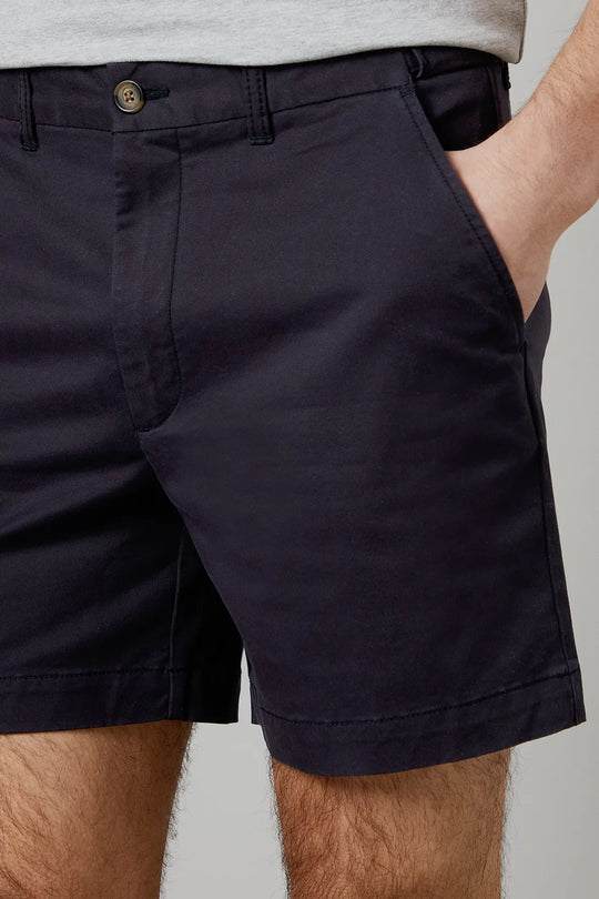 Men's Shorts with Practical Pockets and Button Closure | Ideal for the Summer Season