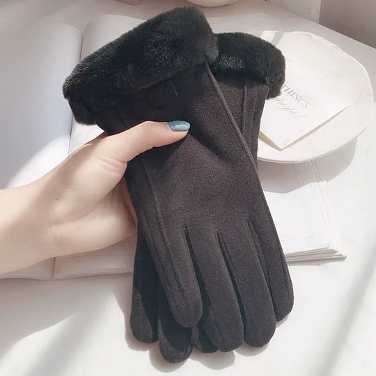 Winter Gloves with Heart-Shaped Detail for Women | Ideal for Cold Days