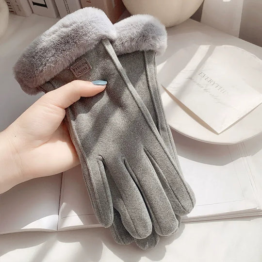 Winter Gloves with Heart-Shaped Detail for Women | Ideal for Cold Days