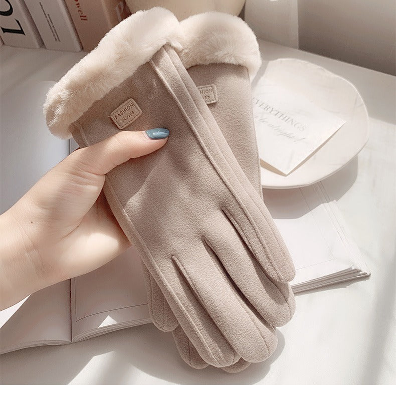 Winter Gloves with Heart-Shaped Detail for Women | Ideal for Cold Days