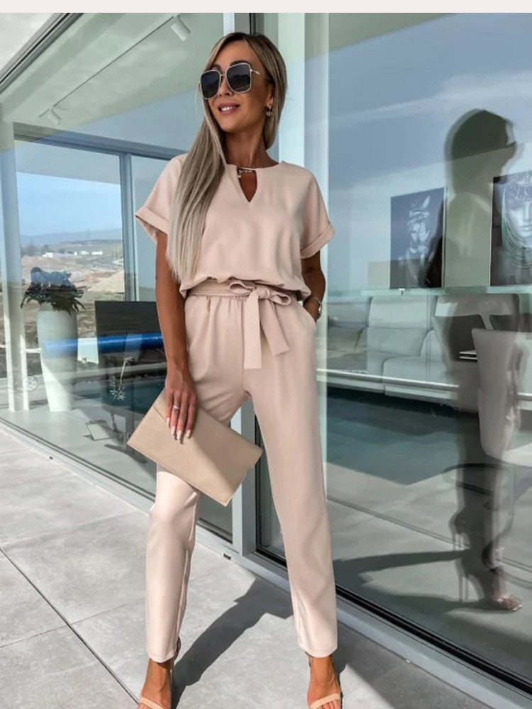 Elara Jumpsuit with Tie Detail – Stylish, Comfortable and Versatile